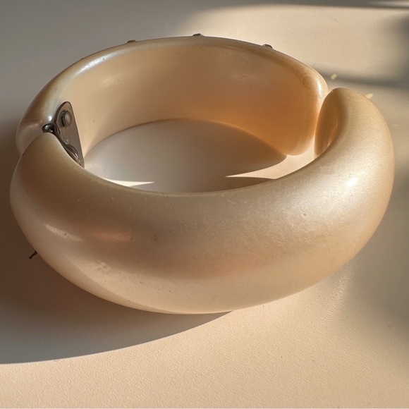 Weiss Pearlescent Clamper Bracelet - Picture 9 of 9